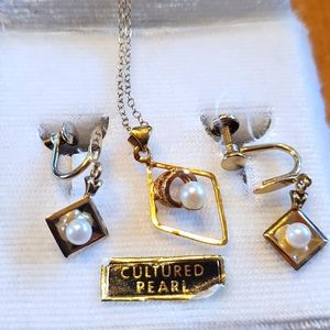Cultured pearl necklace and earring set